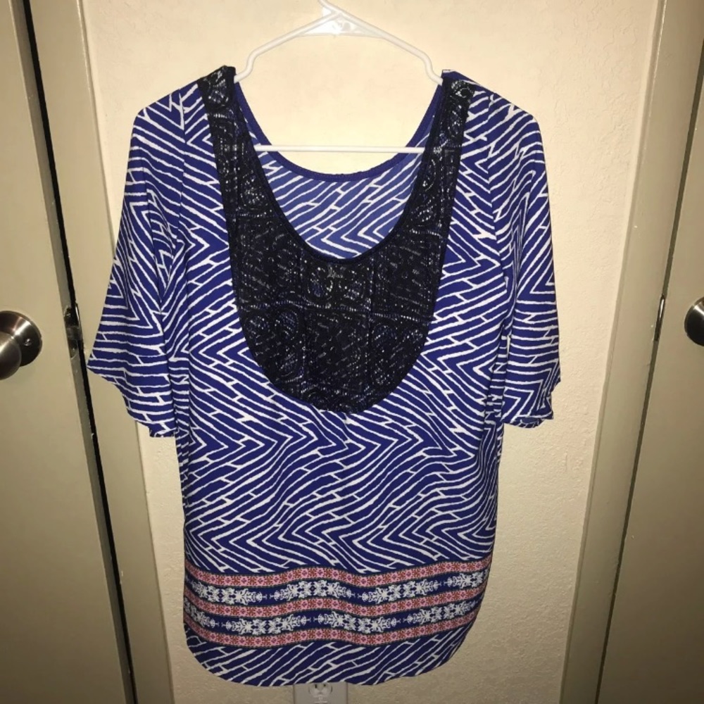 Cute lace detail back tunic